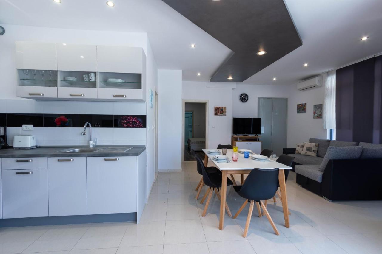 Apartman Dora Podstrana Buitenkant foto