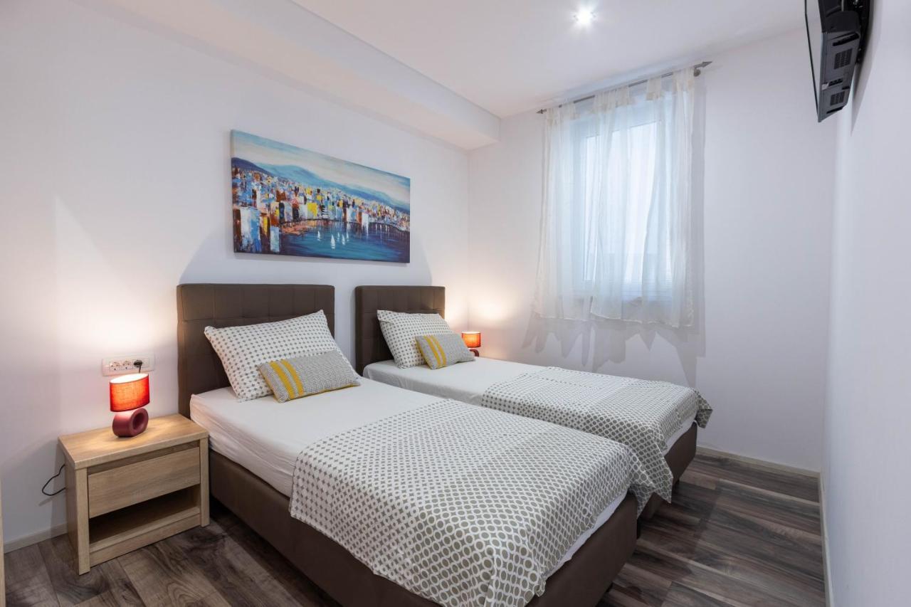 Apartman Dora Podstrana Buitenkant foto