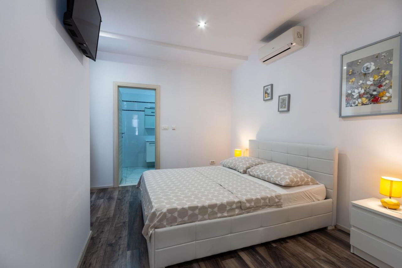 Apartman Dora Podstrana Buitenkant foto